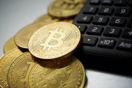 比特币低于多少平仓